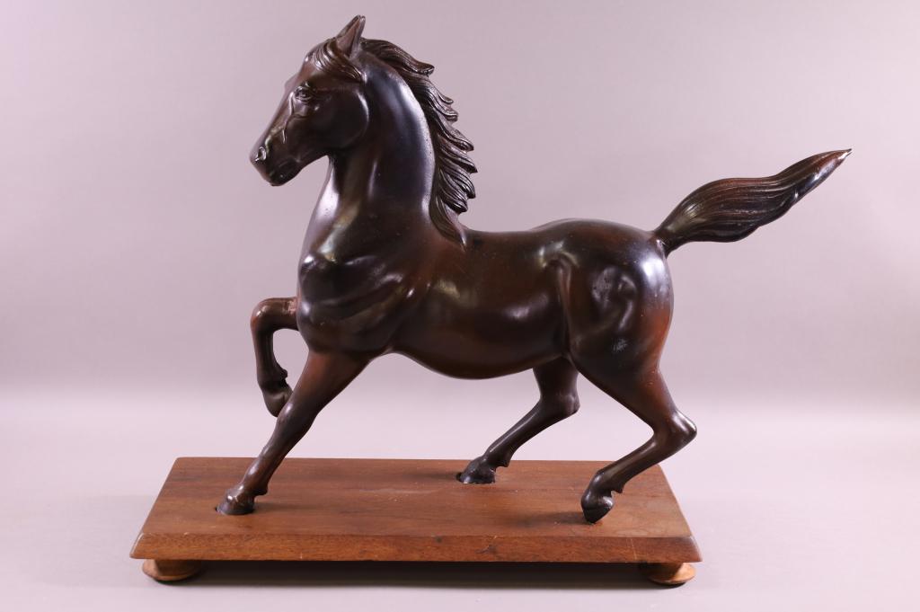 LARGE HORSE BRONZE (1 of 2)