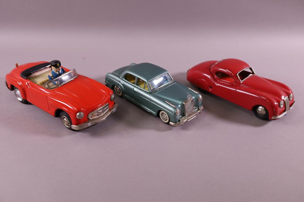 3 TIN TOY CARS (1 of 4)