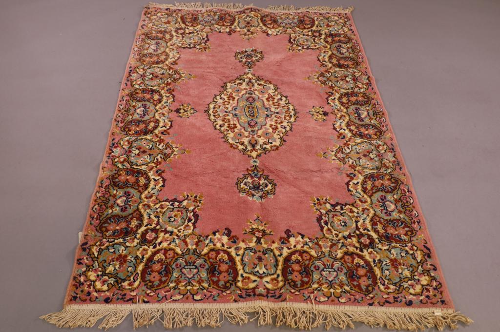 APPROX 4' x 6' MACHINE MADE RUG (1 of 4)