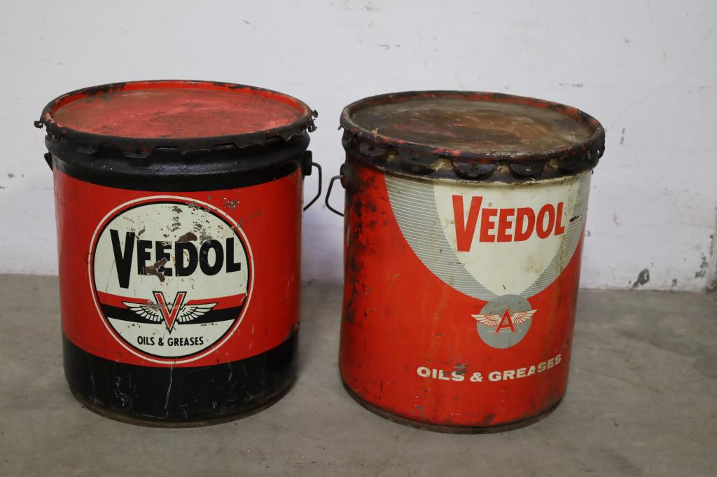 2 VEEDOL 5 GALLON CANS: WITH LIDS. AS FOUND CONDITION. THIS ITEM EXCEEDS SIZE LIMITATIONS FOR IN HOUSE SHIPPING.