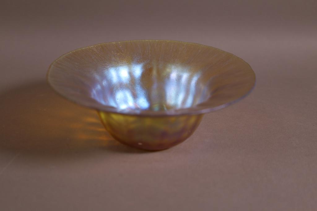 SIGNED L.C.T. FAVRILLE TIFFANY LOW BOWL (1 of 3)