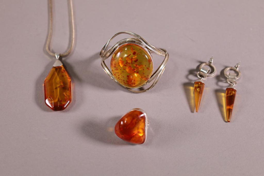 4 PIECES STERLING & AMBER JEWELRY SET (#0166) on Nov 19