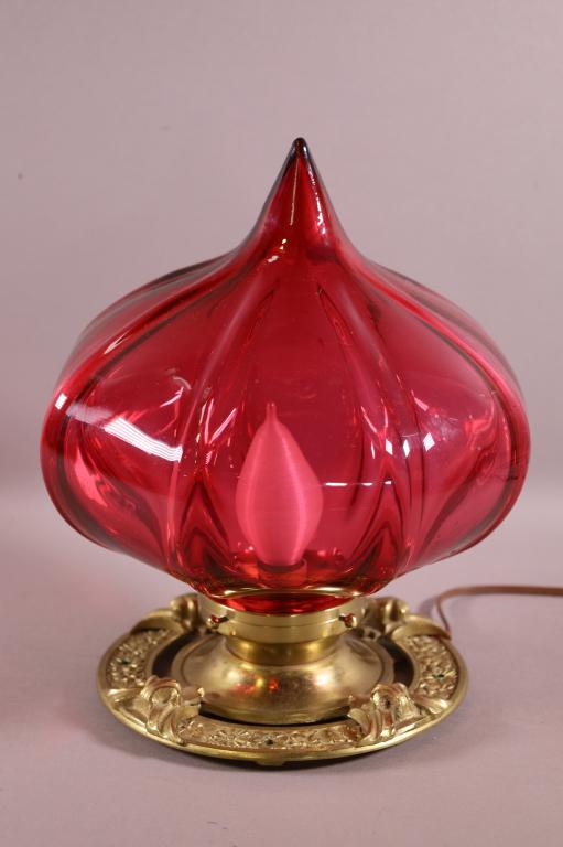 BRONZE & CRANBERRY SHADE TABLE LAMP (1 of 3)