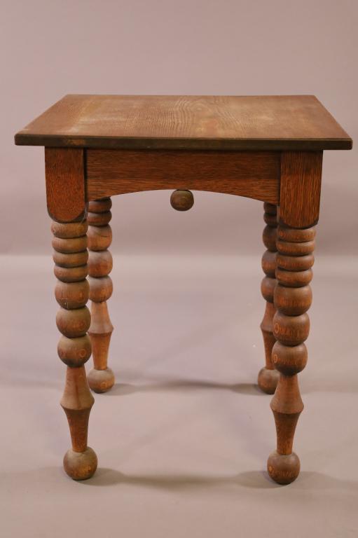 1900'S OAK LAMP TABLE (1 of 2)