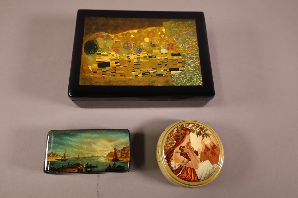THREE LACQUER BOXES (1 of 3)