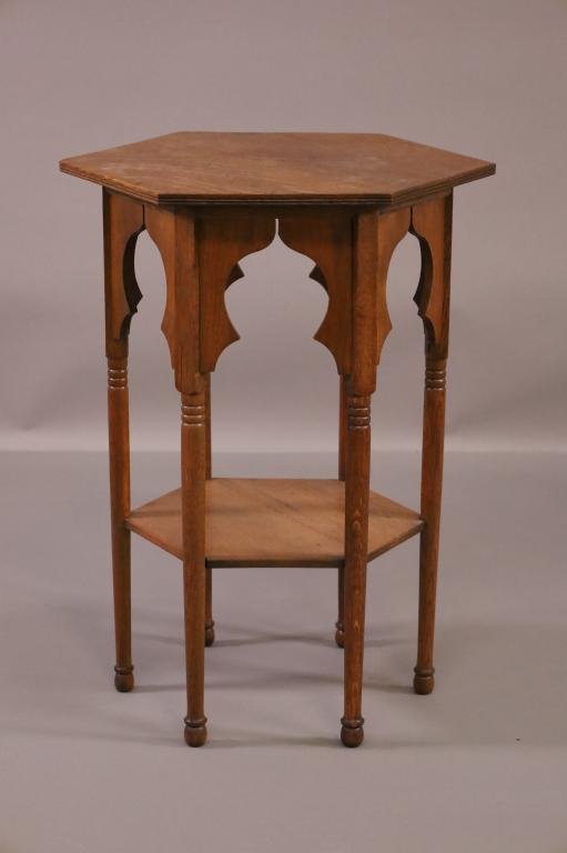 1900'S AM. OAK TWO TIER SIDE TABLE (1 of 2)