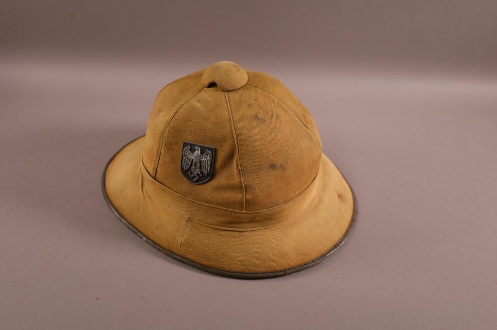GERMAN WWII HELMET (1 of 4)