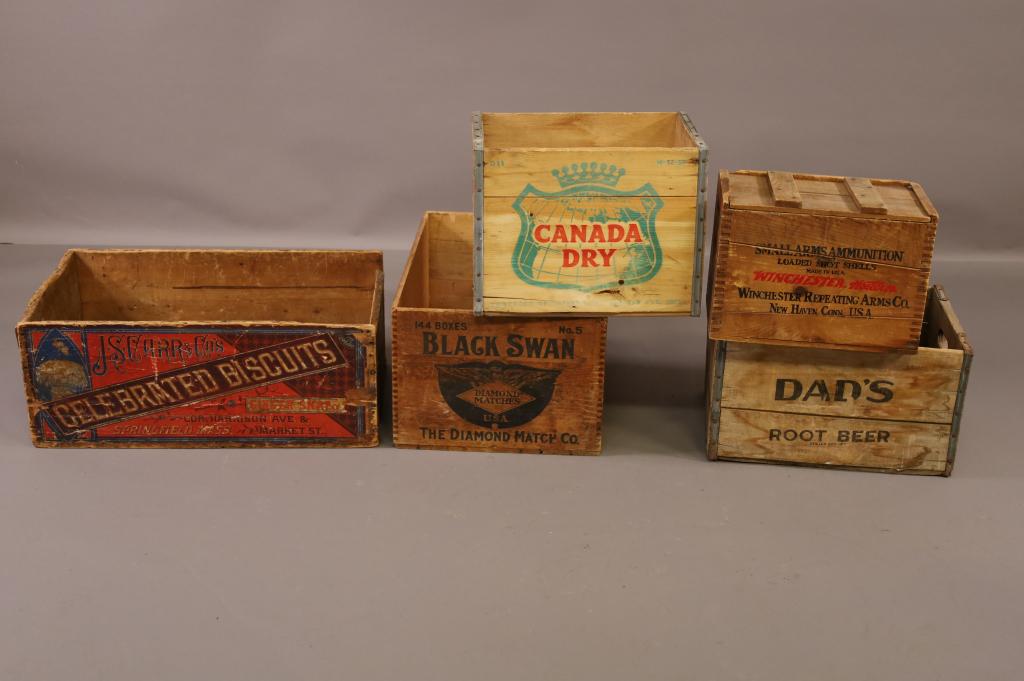 LOT OF WOOD ADVERTISING CRATES (1 of 3)
