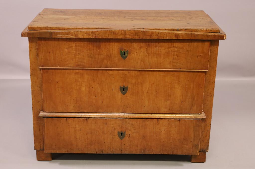 EARLY 19TH CENTURY 3 DRAWER CHEST (1 of 3)
