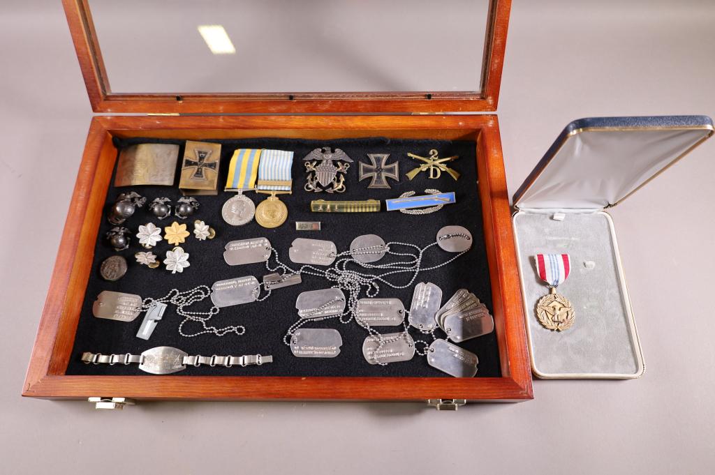 COLLECTION OF MILITARY ITEMS (1 of 7)