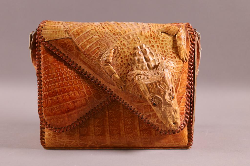 VINTAGE ALLIGATOR HANDBAG (1 of 3)