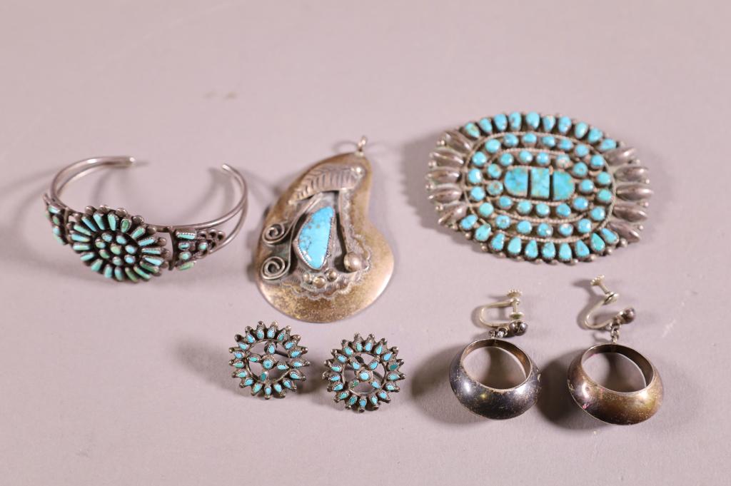 FIVE PIECES OF NATIVE AMERICAN JEWELRY (1 of 4)