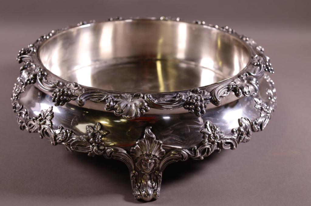 VICTORIAN SILVERPLATE CENTER BOWL (1 of 3)