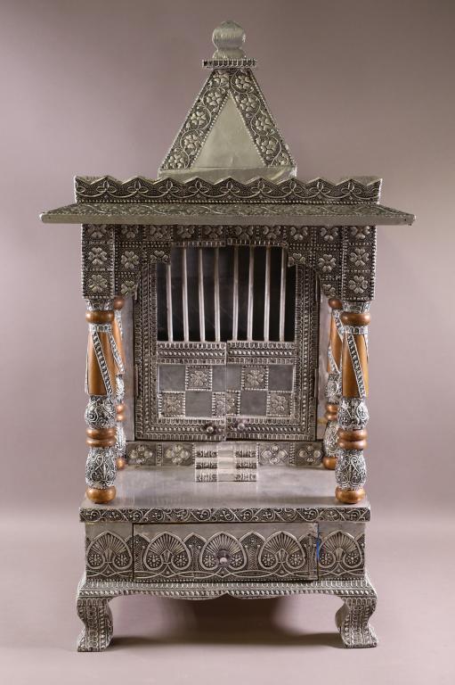 SILVER DECORATED ALTER (1 of 3)