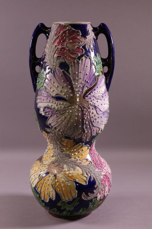 LARGE JAPANESE VASE (1 of 3)