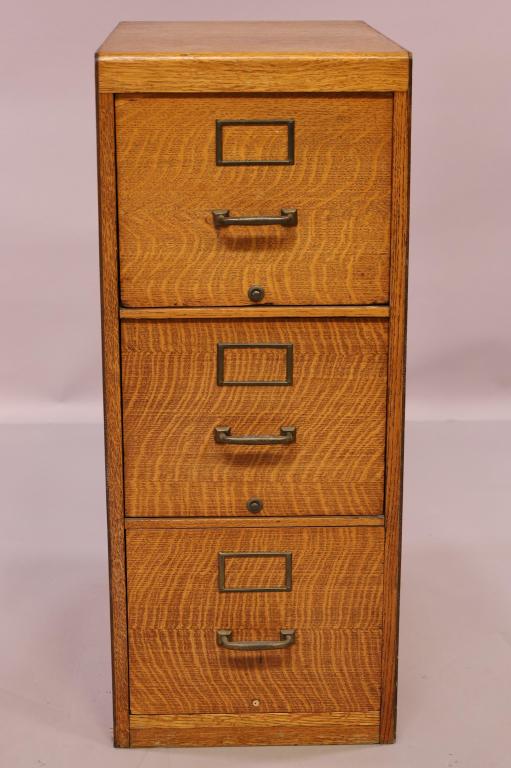 ANTIQUE 3 DRAWER OAK FILE (0137) on Jan 14, 2023 Redlands