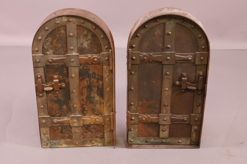 PAIR OF SPANISH STYLE IRON DOORS (1 of 4)