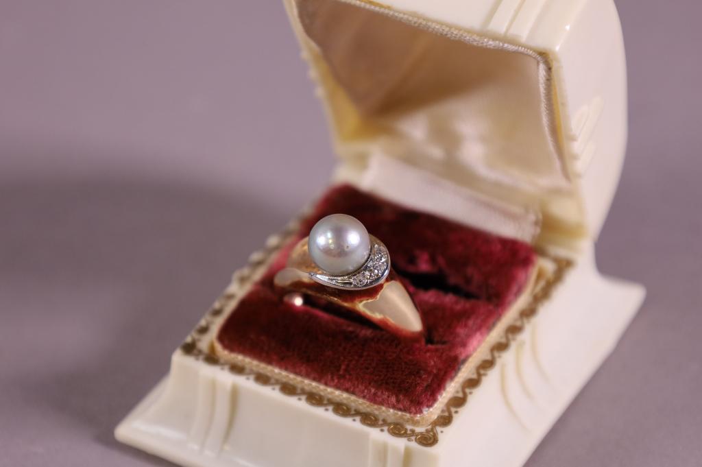 14K GOLD, PEARL, & DIAMOND LADY'S RING (1 of 3)