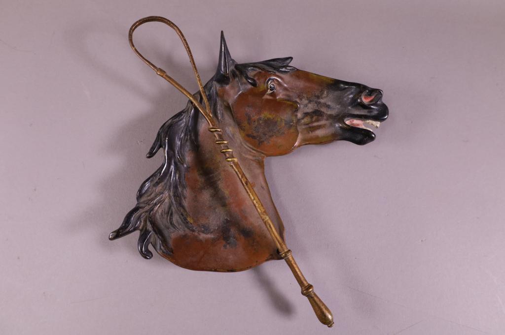 ANTIQUE CAST IRON HORSEHEAD ASHTRAY (1 of 3)