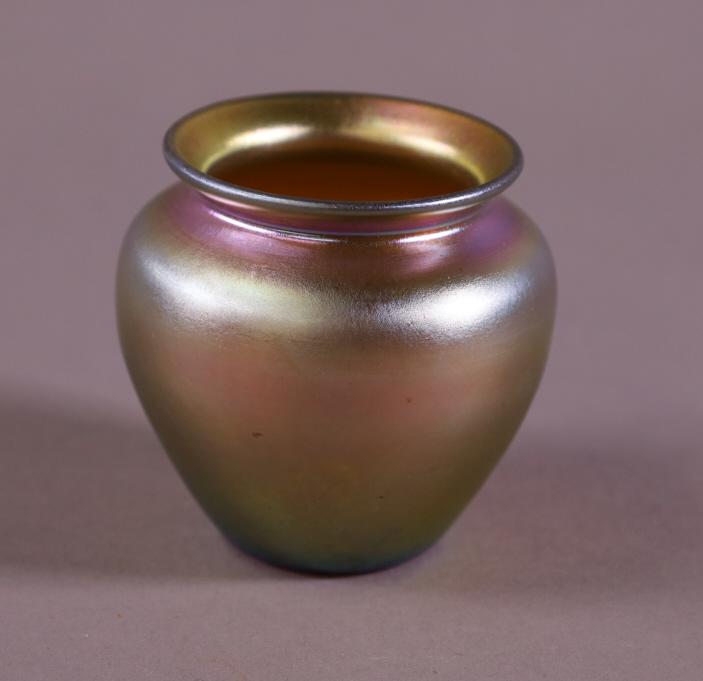 SIGNED STEUBEN CABINET VASE (1 of 3)