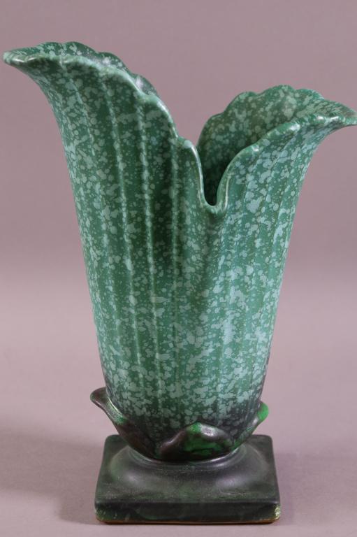 WELLER POTTERY VASE (1 of 2)