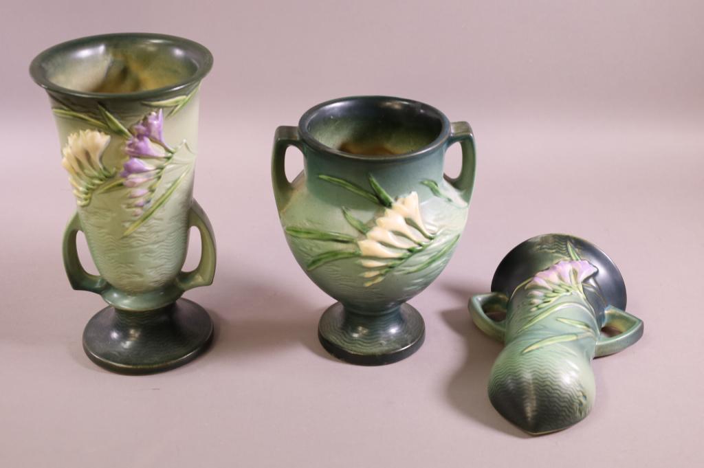 3 PIECES OF ROSEVILLE POTTERY (1 of 4)