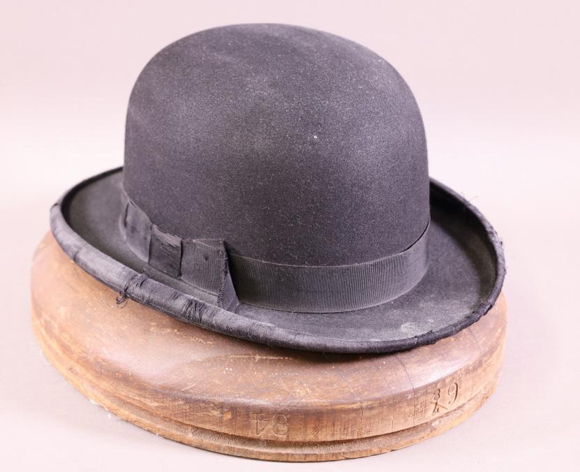 VINTAGE BOWLER HAT ON WOOD FORM (1 of 4)