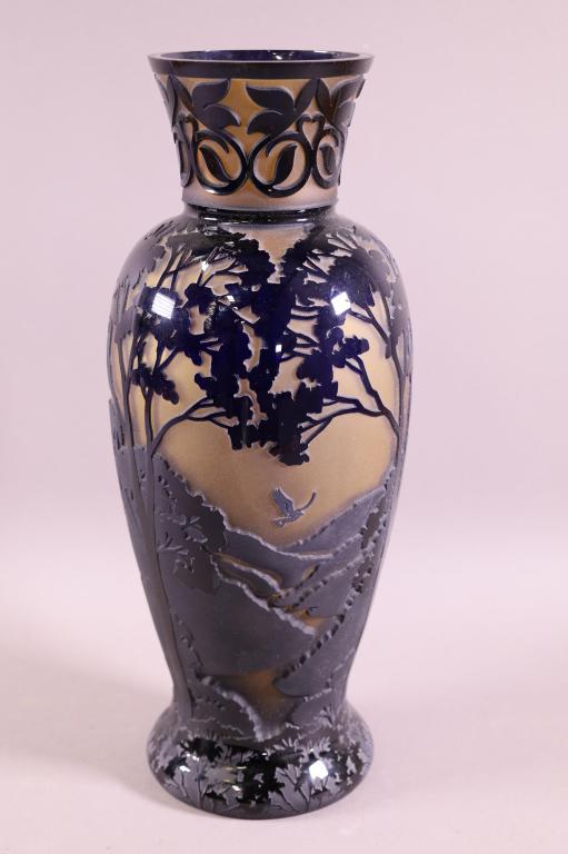 MODERN ART GLASS VASE (1 of 3)