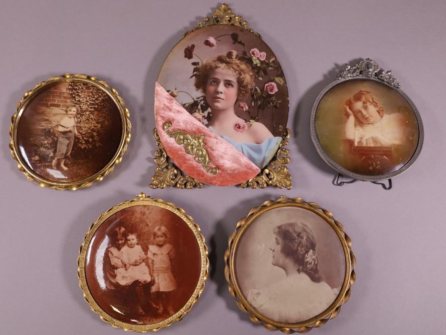 FIVE VICTORIAN PICTURE FRAMES W/ PHOTOS (1 of 6)