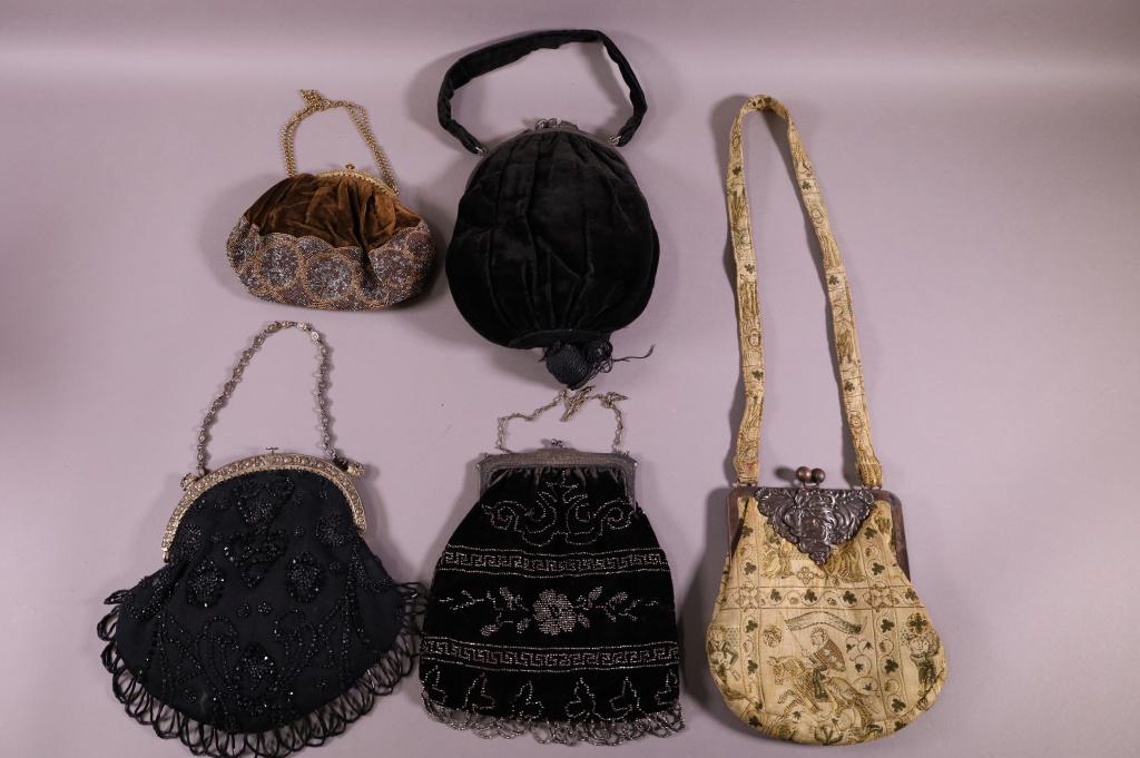 FIVE VINTAGE PURSES (1 of 6)