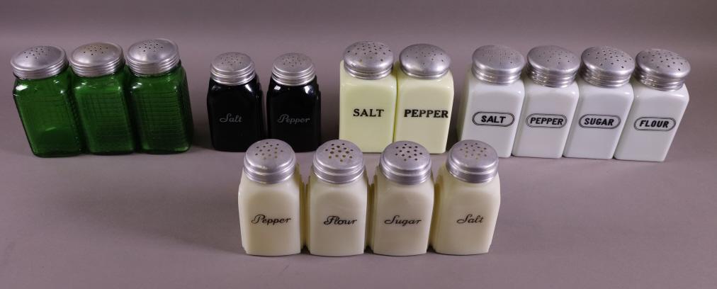 COLLECTION OF 15 VINTAGE KITCHEN SHAKERS (1 of 5)