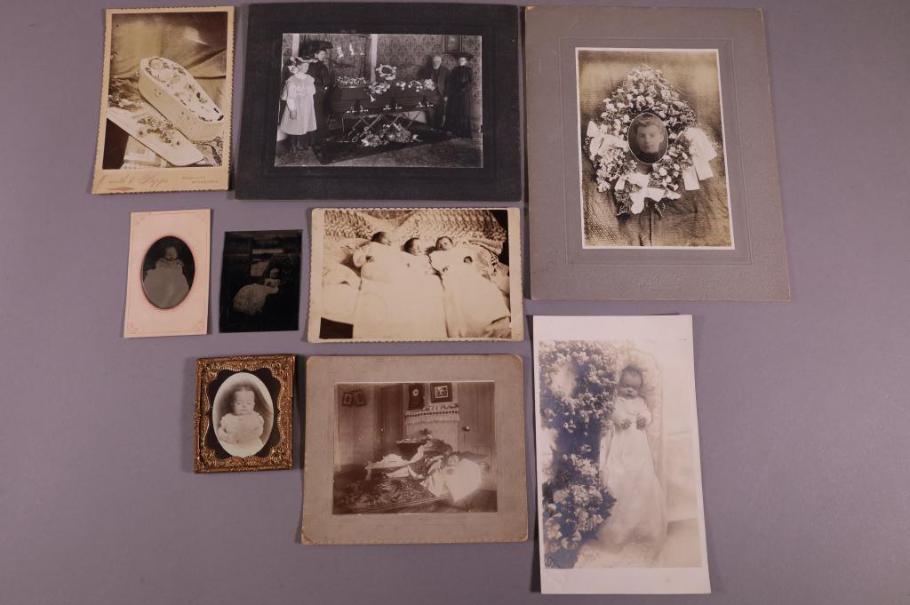 COLLECTION OF VICTORIAN MOURNING PHOTOS (1 of 5)