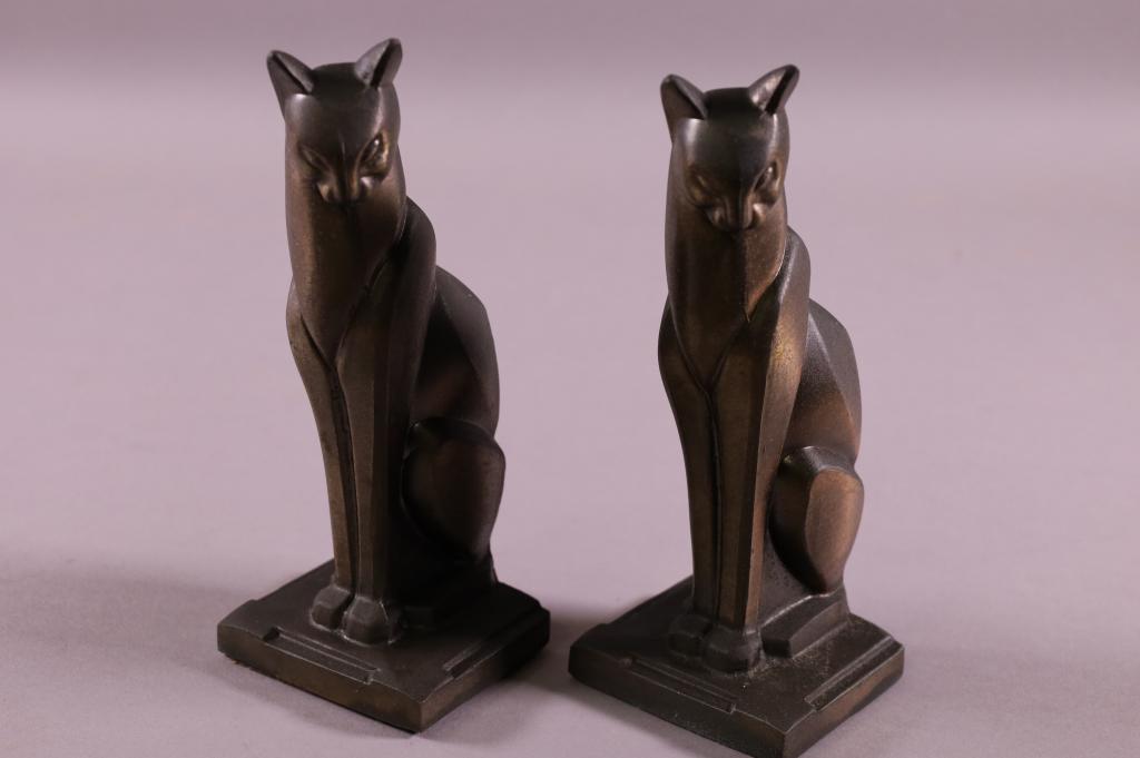 PAIR OF ART DECO CAT BOOKENDS (1 of 2)