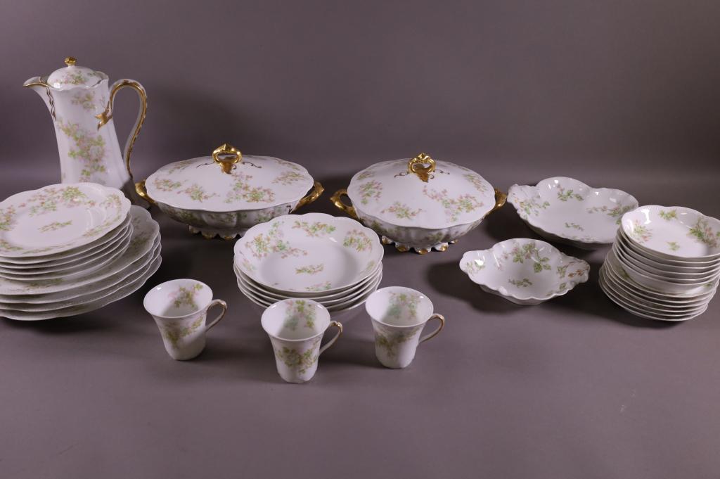 LOT OF HAVILAND & CO. LIMOGES CHINA (1 of 5)