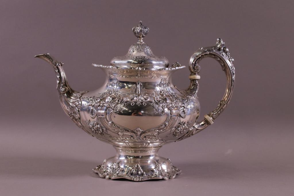 REED & BARTON FRANCIS I STERLING TEAPOT (1 of 4)