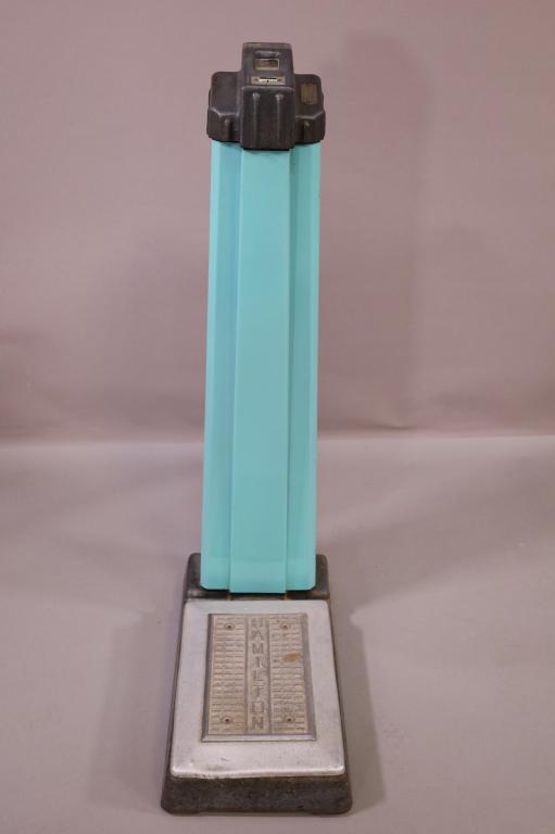 VINTAGE HAMILTON COIN OP SCALE (1 of 4)