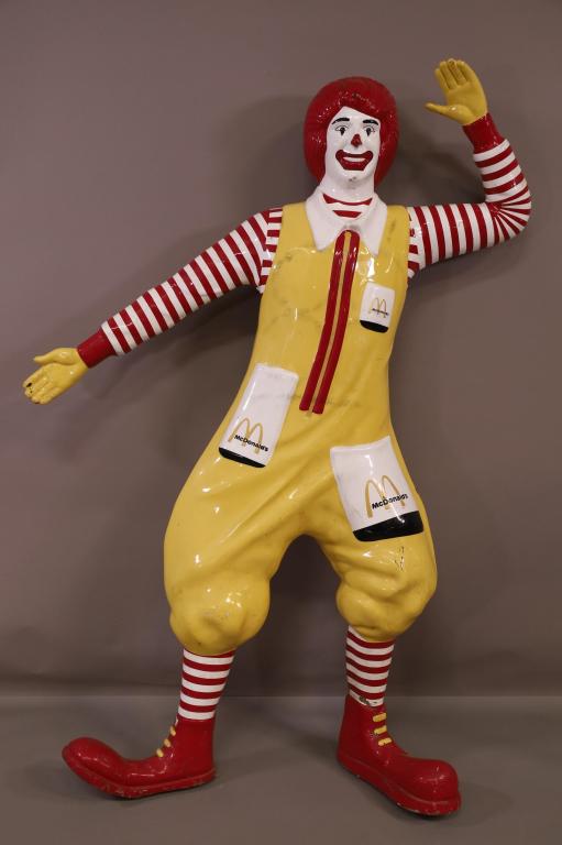 RONALD MCDONALD FIBERGLASS STATUE (1 of 4)
