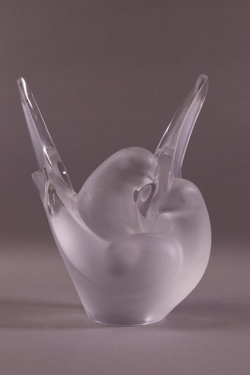 LALIQUE DOVE VASE (1 of 3)