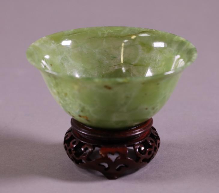 SMALL CHINESE JADE BOWL (1 of 3)