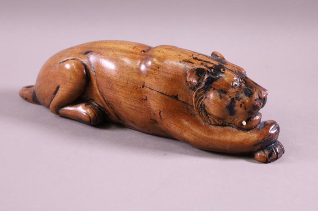 CARVED ASIAN WOOD LION (1 of 2)