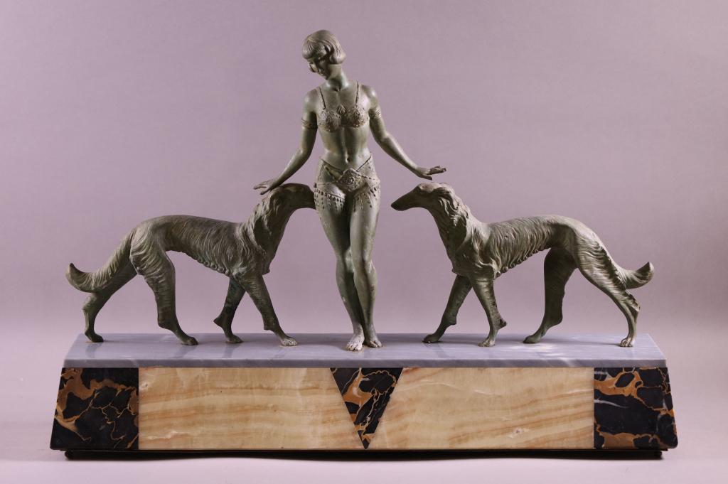 ART DECO LADY WITH DOGS SPELTER LAMP (1 of 3)