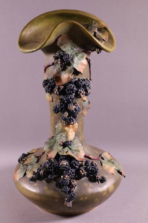 LARGE AMPHORA VASE (1 of 5)