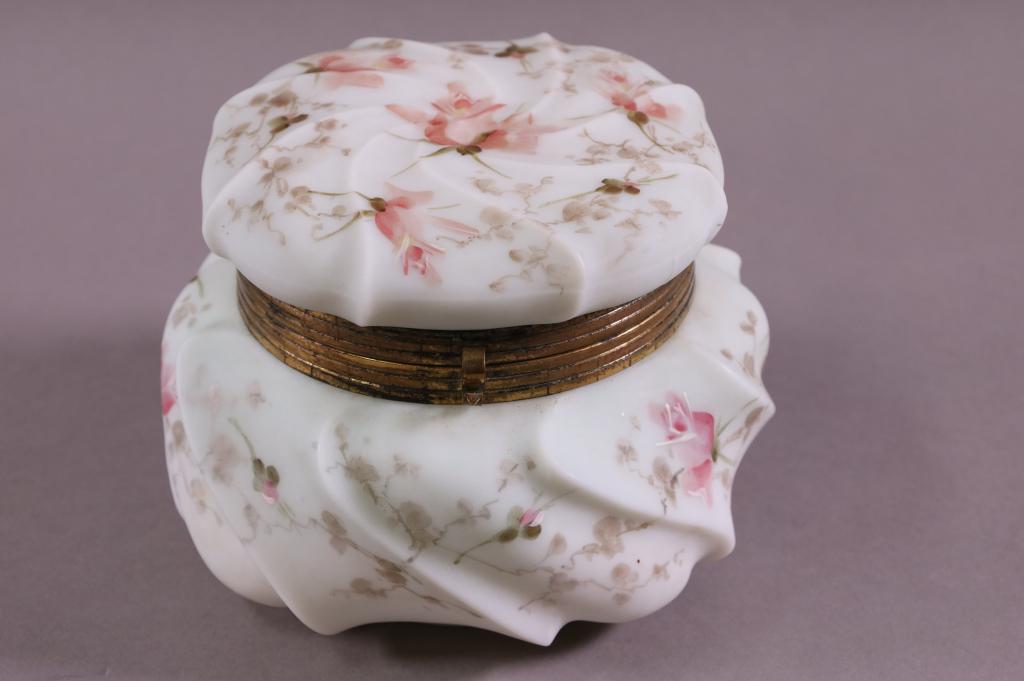 LARGE WAVECREST DRESSER BOX (1 of 3)