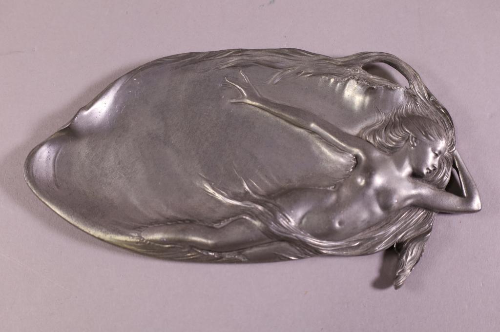ART NOUVEAU LADY TRAY (1 of 3)