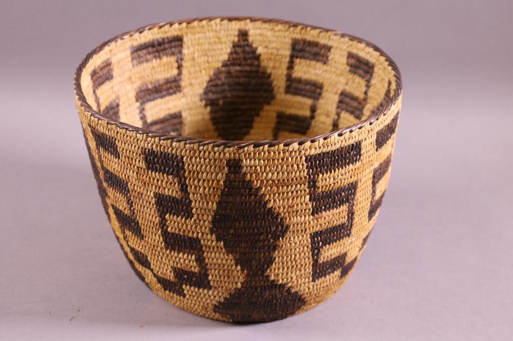 NATIVE AMERICAN HAND WOVEN BASKET (1 of 4)