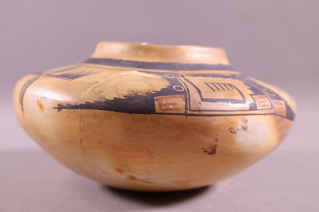 HOPI POTTERY JAR (1 of 5)