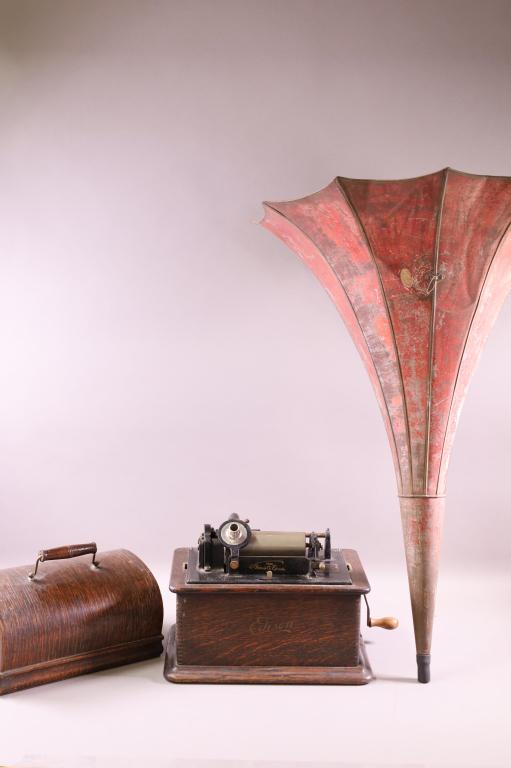 EDISON STANDARD PHONOGRAPH (1 of 6)
