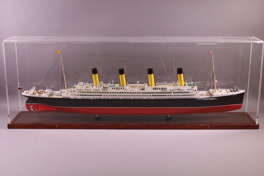 LARGE TITANIC MODEL (1 of 5)