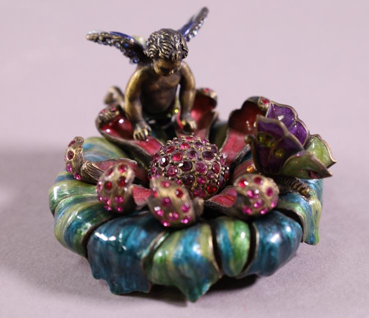 JAY STRONGWATER RING HOLDER (1 of 3)