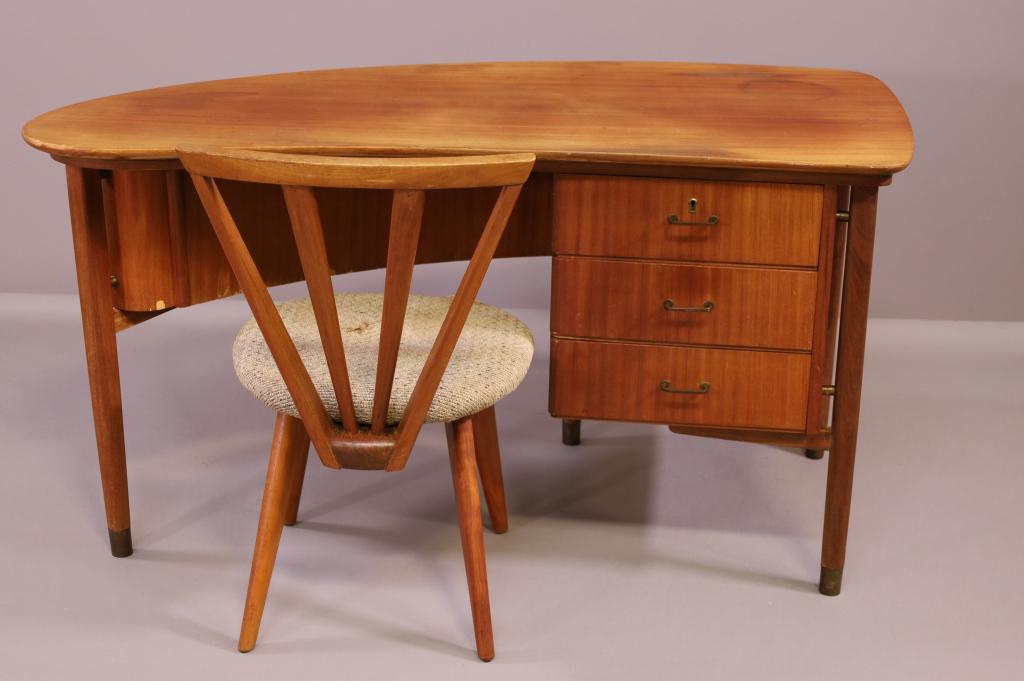 MCM DANISH MODERN DESK WITH CHAIR (1 of 10)